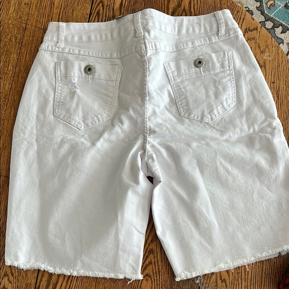 Ashley Stewart Crisp White Women's Bermudas - Picture 7 of 8